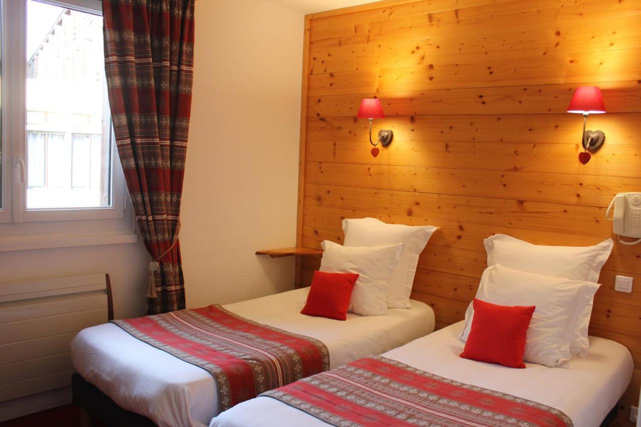Hotel Les Charmilles Бес-ет-Сен-Анастез Екстериор снимка